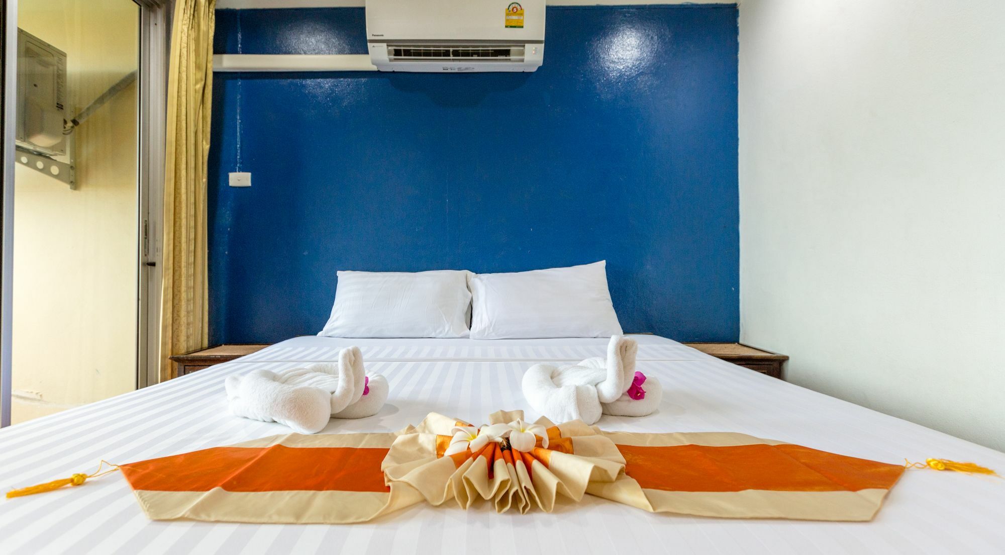 PorterHouse Beach Hotel Patong Exterior foto