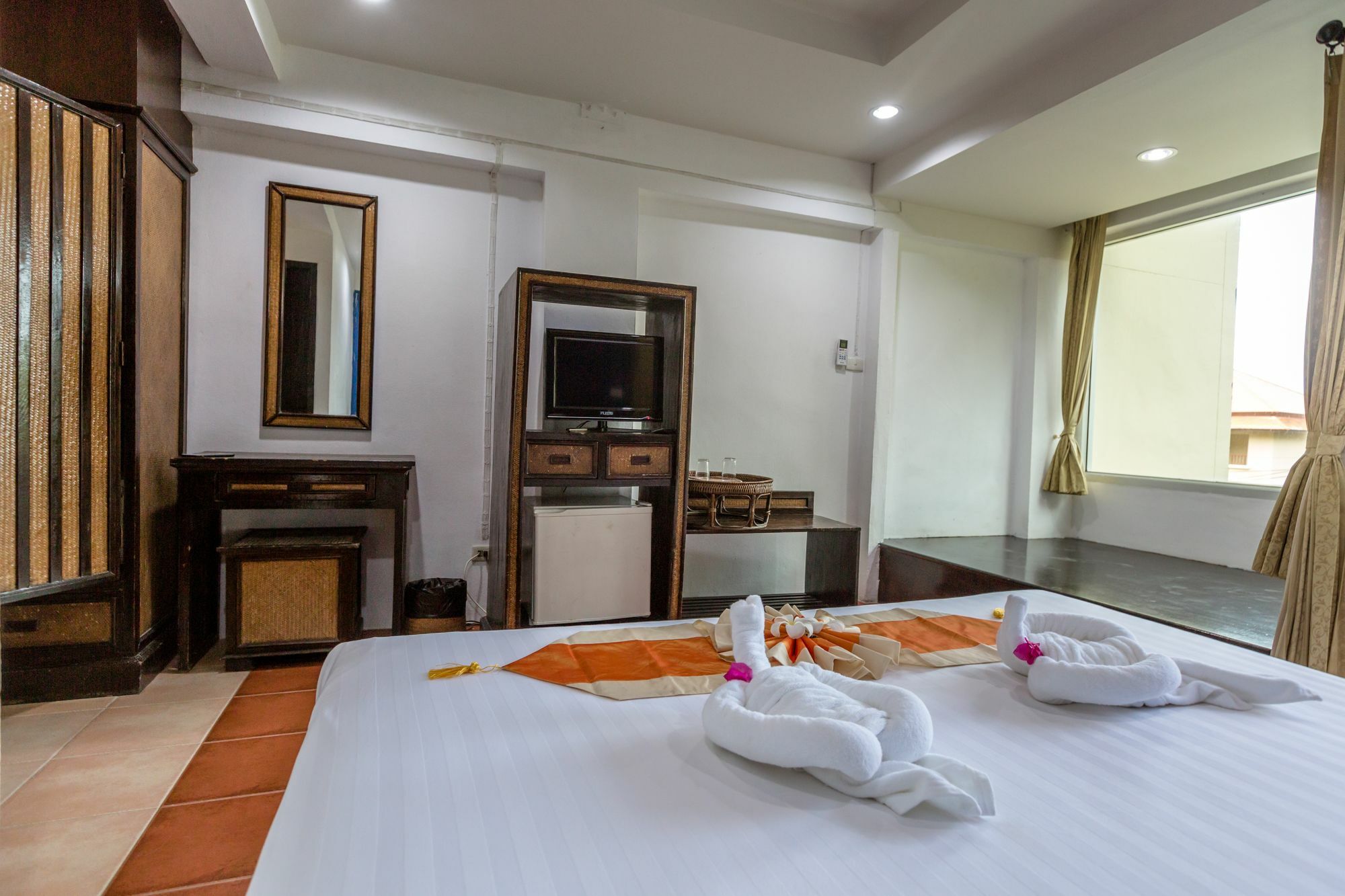 PorterHouse Beach Hotel Patong Exterior foto