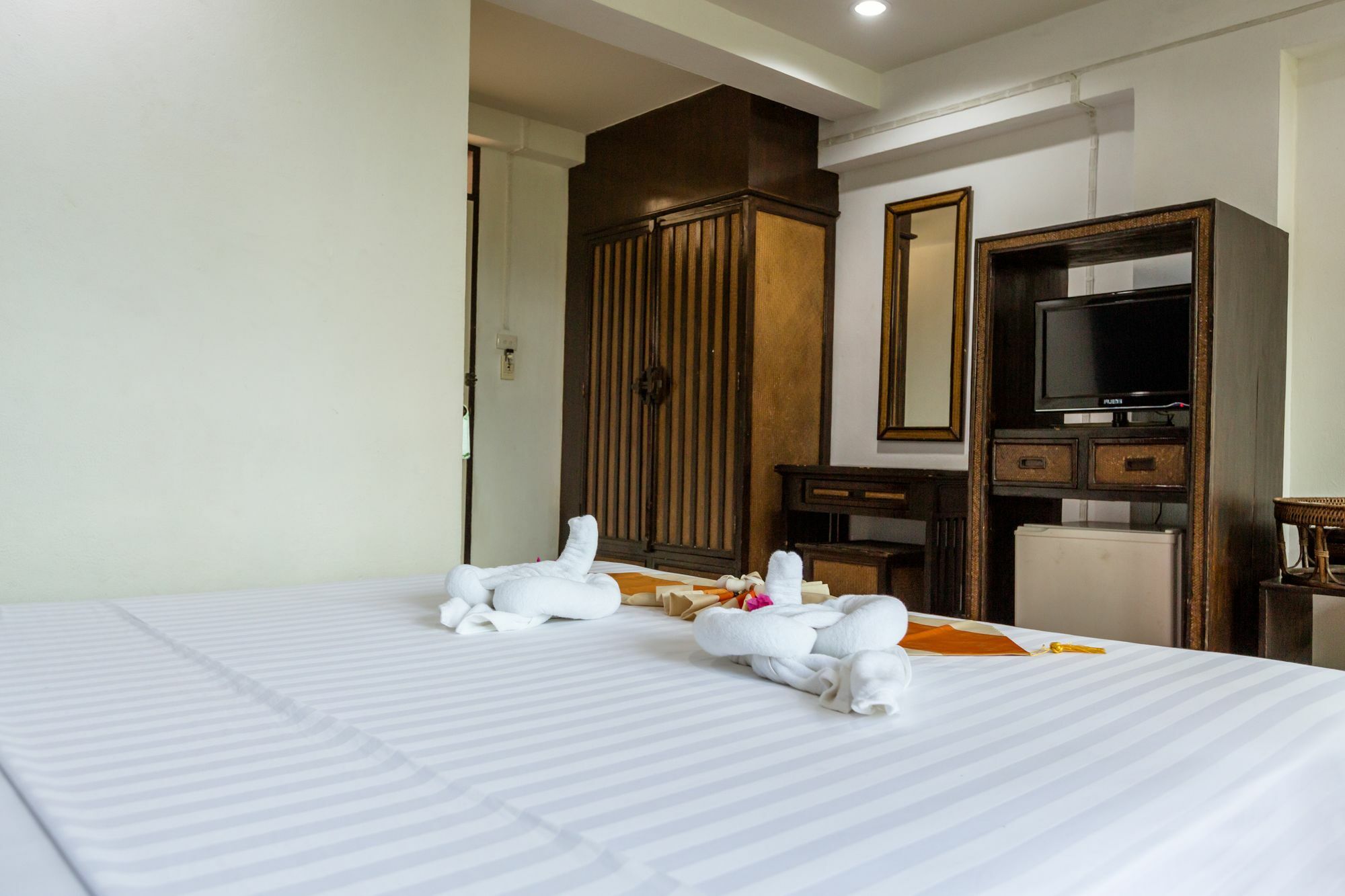 PorterHouse Beach Hotel Patong Exterior foto