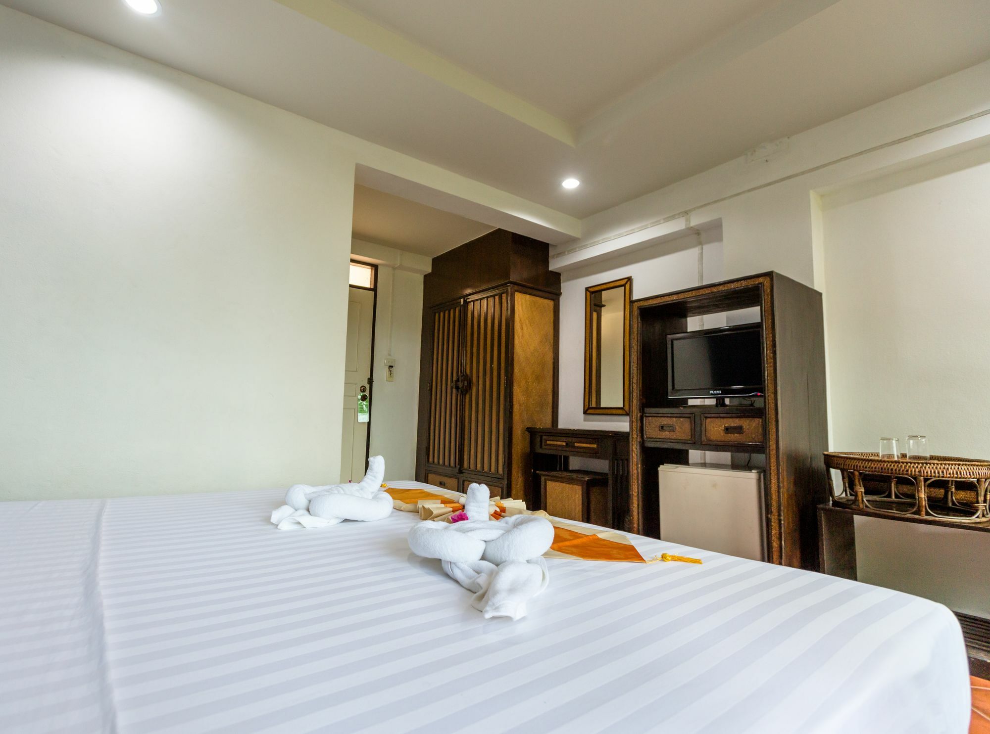 PorterHouse Beach Hotel Patong Exterior foto