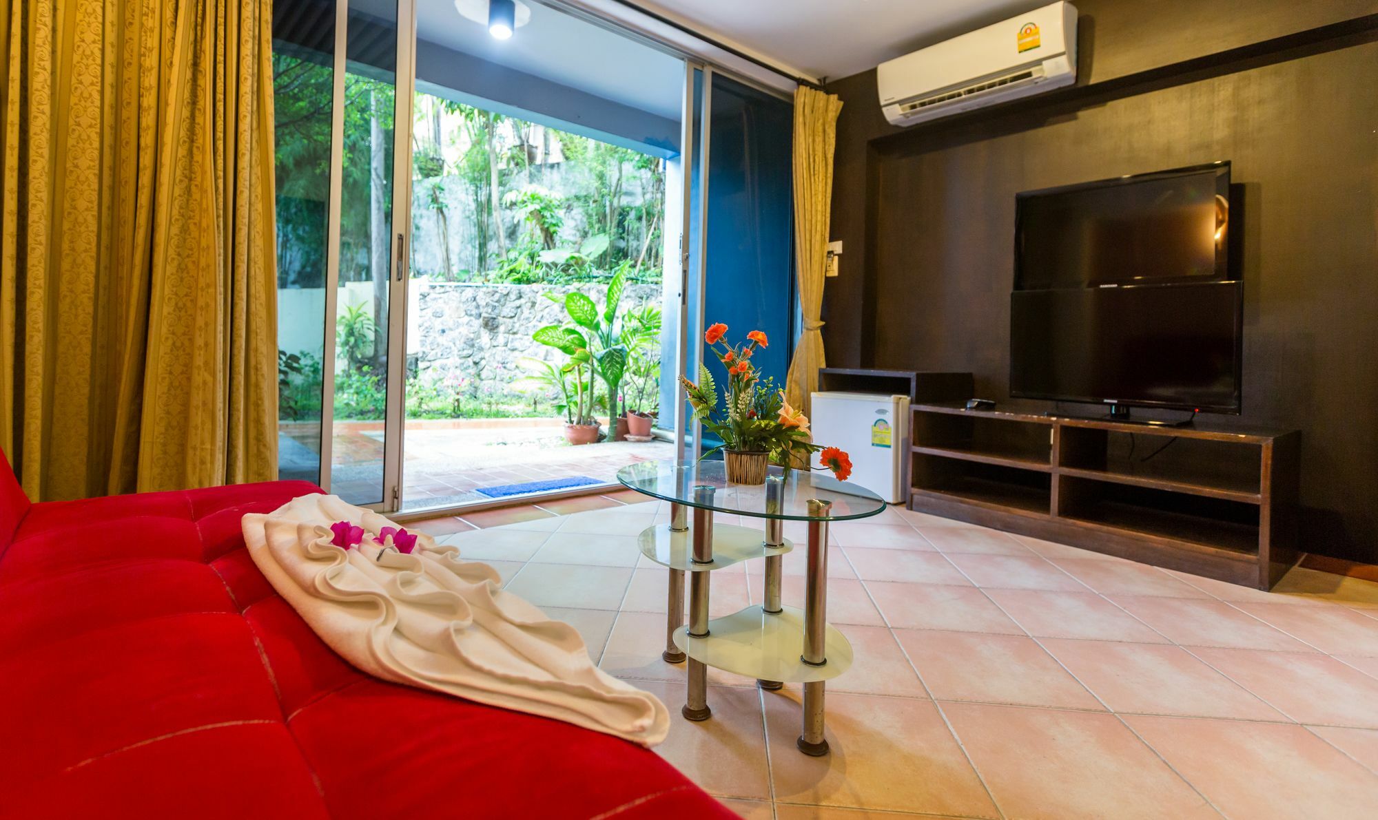 PorterHouse Beach Hotel Patong Exterior foto